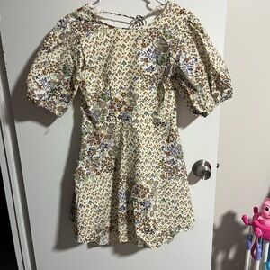 Olivaceous Cream Floral Backless Puff-Sleeve Linen Dress